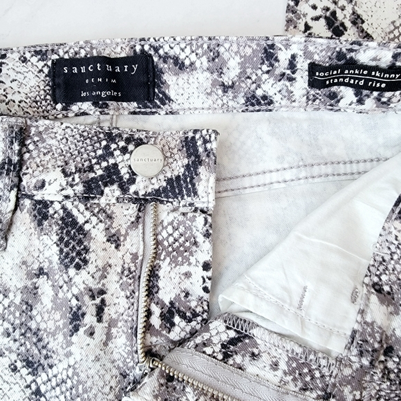 Sanctuary Denim Print Jeans NWT - Picture 9 of 13